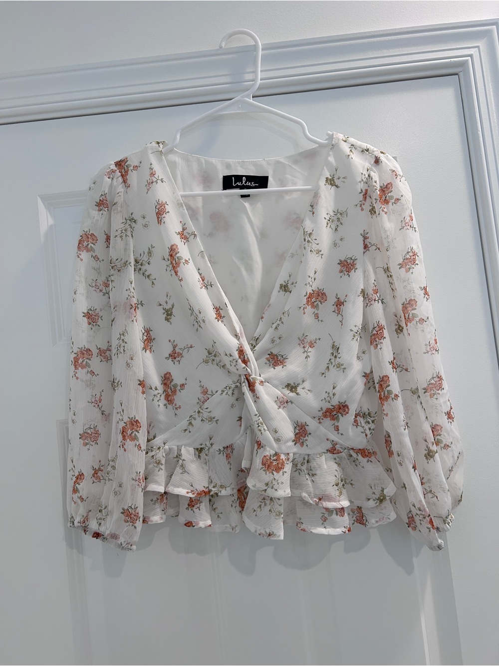 Lulu's White Floral Twist-Front Peplum Blouse - size small